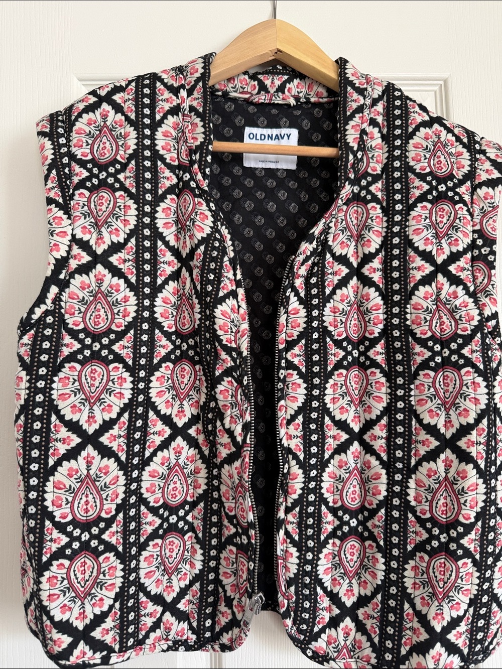 Old Navy Black & Pink Quilted Boho Vest